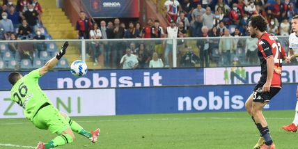 Destro, gol con la bottiglietta d'acqua: la reazione di Drinkwater