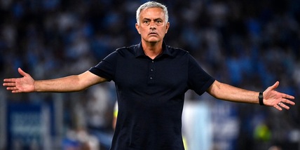 Mourinho: "La Roma ha dominato, derby deciso dall'arbitro"