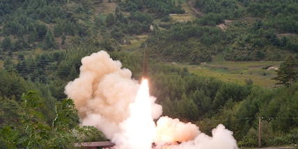 Corea del Nord, nuovo missile in mare: "Testare armi è un nostro diritto"