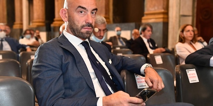 Bassetti: "Riaprire stadi al 100% con doppia dose di vaccino"