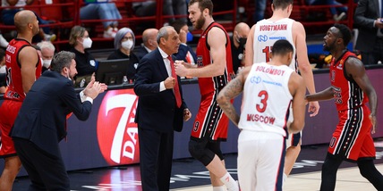 Milano batte la Cska Mosca e festeggia coach Messina