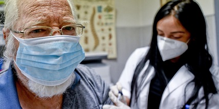 Richeldi: "Vaccino Covid e antinfluenza insieme sono sicuri"