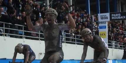 Parigi-Roubaix, impresa di Colbrelli: trionfo azzurro 22 anni dopo Tafi