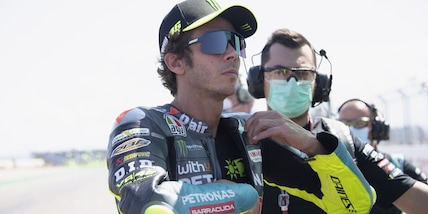 MotoGp, Rossi dopo l'incidente in Moto3: "Giusta la sospensione di Oncu"