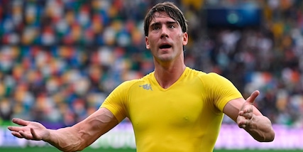 Vlahovic, la Juve c'è. Ma è sfida con la Premier