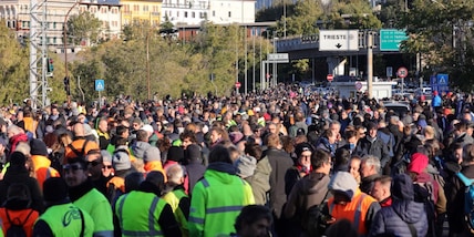 Green Pass, su twitter spopola l'hashtag: "Portuali di Trieste"