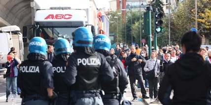 Sgombero al porto di Trieste: lacrimogeni e idranti sui manifestanti