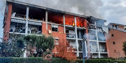 Incendio e crollo in una palazzina di Pinerolo: c'è un morto