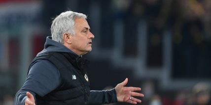 Roma, Mourinho: "C'erano due rigori nettissimi. Arbitro scarso"