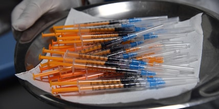 Finte vaccinazioni a Como, scoperta dai colleghi: denunciata una dottoressa