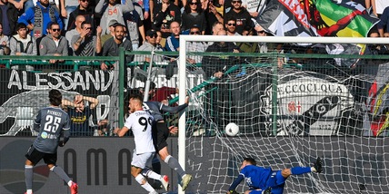 Serie B, Alessandria ko in casa. Poker del Como, Cremonese pari