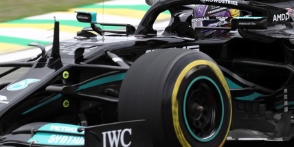 F1, Gp Brasile: pole per Hamilton davanti a Verstappen