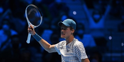 Atp Finals: Sinner lotta, ma Medvedev vince al terzo set
