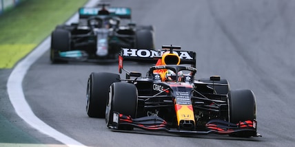 F1: respinta la richiesta di Mercedes, niente revisione dell'episodio Hamilton-Verstappen