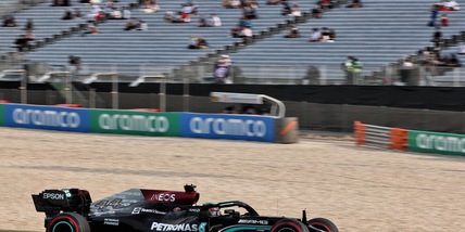 F1: Hamilton in pole position in Qatar. Leclerc eliminato in Q2, è 13°