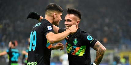 Inter-Napoli 3-2: Calhanoglu-Perisic-Lautaro, Inzaghi a -4 da Spalletti
