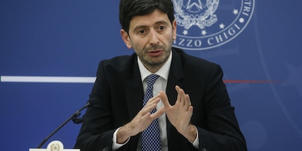Covid, Speranza: "Massima prudenza in Europa su variante sudafricana"