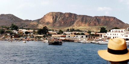 Sicilia, turisti su Stromboli per assistere alla colata di lava