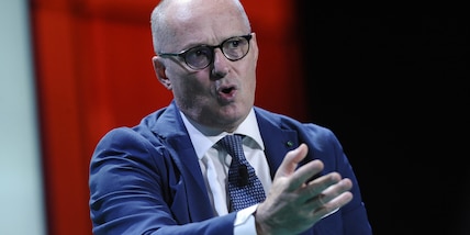 Ricciardi: "Variante Omicron non sembra eludere test e vaccini"