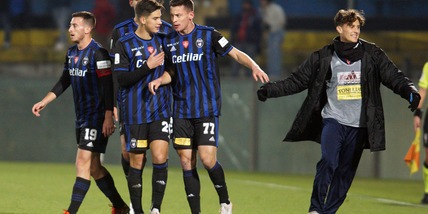 Serie B, Cremonese-Frosinone 1-1. Il Pisa sbatte su Chichizola