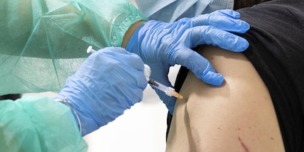 Green Pass, vaccino a braccio finto per evitare la dose: denunciato