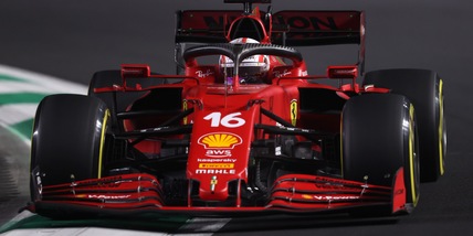 F1: Hamilton comanda le libere 2 a Jeddah. Leclerc a muro: sessione interrotta