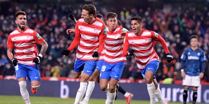 Granada-Alavés 2-1: Gonalons e Bacca vincono la sfida salvezza