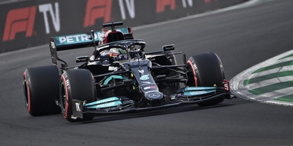 F1 Gp Arabia Saudita: Hamilton si prende la pole, Verstappen scatterà 3° davanti a Leclerc