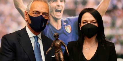 La moglie di Paolo Rossi: "Mi piacerebbe l'Olimpico intitolato a Pablito"