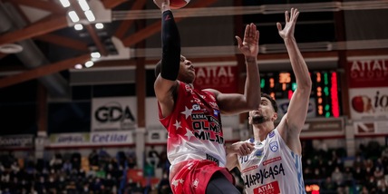 Milano asfalta Brindisi, la Virtus Bologna piega Sassari all'overtime