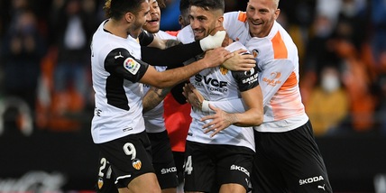 Piccini regala il derby al Valencia: 2-1 all'Elche. Siviglia ok con l'Athletic