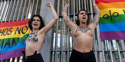 Madrid, Femen a seno nudo contro il governo