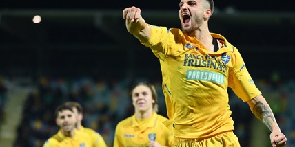 Serie B, il Frosinone mette la freccia e sorride: Spal travolta 4-0