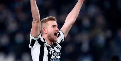 De Ligt, Raiola avvisa la Juve: "Tre top club lo cercano"