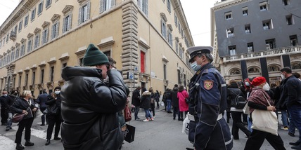 Covid, obbligo mascherina all'aperto nel Lazio dal 23 dicembre