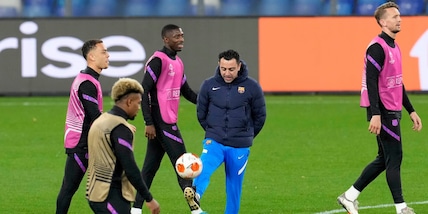 Xavi dà spettacolo al Maradona: l’allenamento prima di Napoli-Barcellona