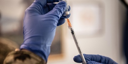 Ema dà via libera a terza dose Pfizer per gli adolescenti