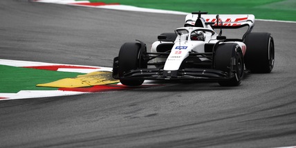 F1, Haas VF-22 in pista senza bandiera russa: assente anche logo Uralkali