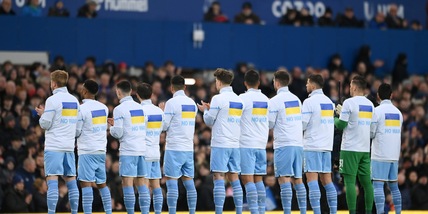 Everton e City a sostegno dell'Ucraina: bandiere a Goodison Park