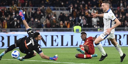 Roma-Atalanta 1-0: decide Abraham, Mourinho aggancia Gasperini