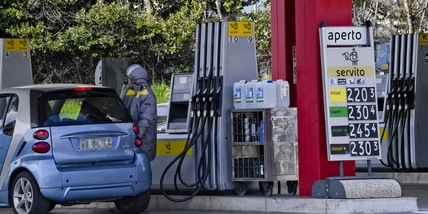 Benzina in aumento: sfonda i 2 euro a litro anche in self