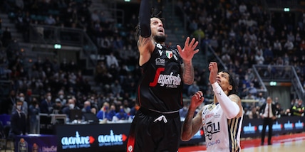 Hackett guida la Virtus Bologna: Fortitudo ko nel derby