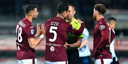 B-a-s-t-a con questi arbitri