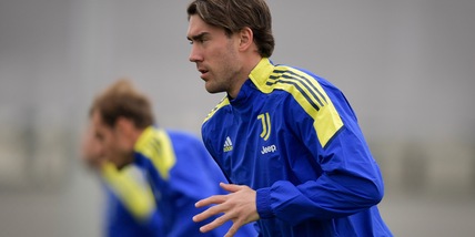 Vlahovic a parte con Zakaria e Alex Sandro: la Juve prepara l'Inter