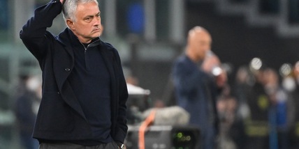 Roma, Mourinho perde un giocatore per il Covid: è già in isolamento