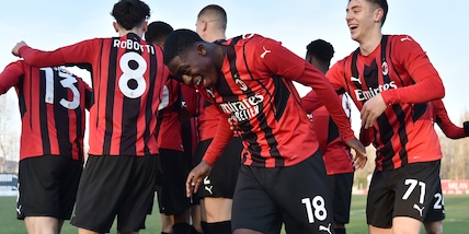 Torneo di Viareggio: Milan e Carrarese agli ottavi. Genoa-Spal 4-4