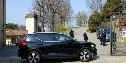 Berlusconi e Marta Fascina 'sposi': in Brianza sfilano i vip