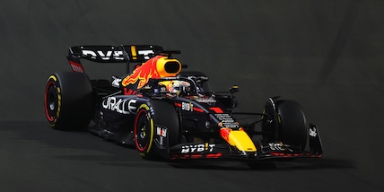 F1, Verstappen vince il GP di Arabia Saudita: Leclerc e Sainz a podio