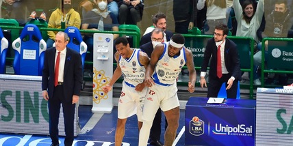 Milano cade a Sassari: Virtus Bologna capolista! Brescia è super