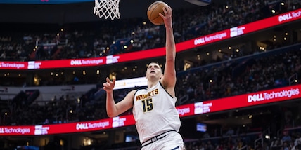 Nba, Milwaukee supera Boston in volata. Record per Jokic
